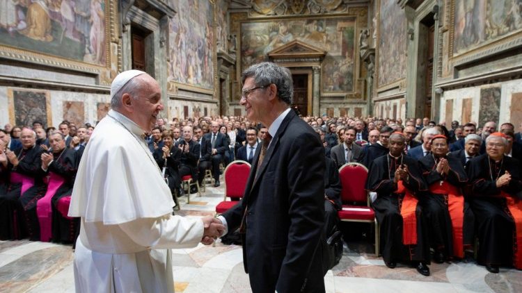 Påven Franciskus med Kommunikationsdikasteriets prefekt Paolo Ruffini 