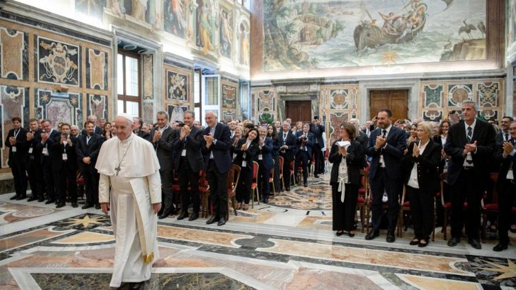 Papa Francisco no encontro com membros da União Católica da Imprensa Italiana 