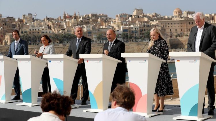 Les ministres de l’Intérieur de l’Allemagne, de la France, de l’Italie, de Malte et de la Finlande réunis à Malte sur la question des migrants 