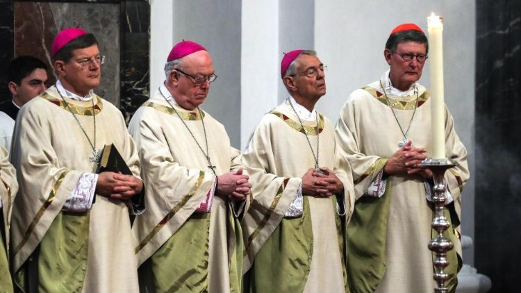 Deutsche Bischöfe: Erzbischof Schick (Zweiter von rechts)