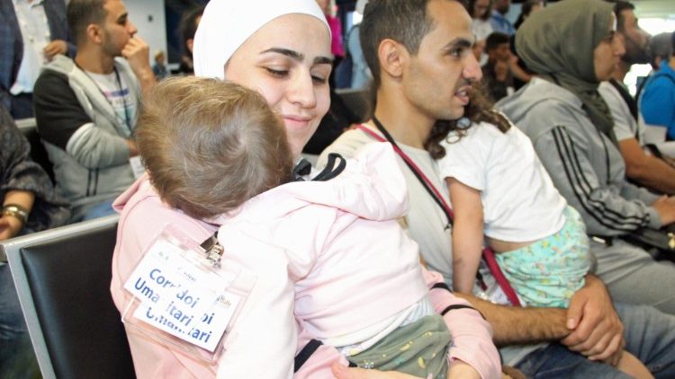Sprejem beguncev iz Sirije na letališču Fiumicino