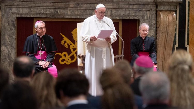 Popiežius priėmė susitikimo dalyvius ir pasakė kalbą