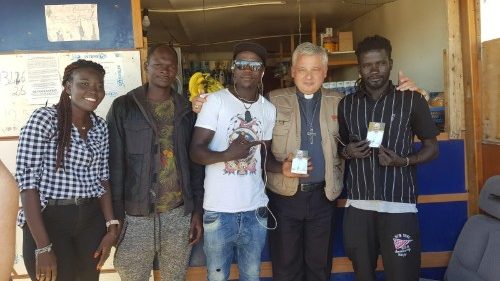 Papst-Vertrauter besucht das „Ghetto“ von Foggia
