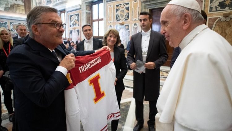教宗接見國際冰聯成員
