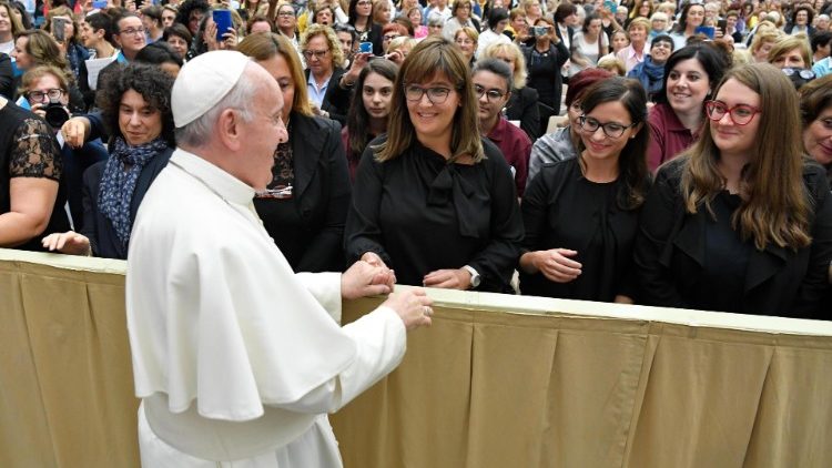 البابا فرنسيس يستقبل وفدا من رابطة سانتا تشيتشيليا للموسيقى المقدسة 28 أيلول سبتمبر