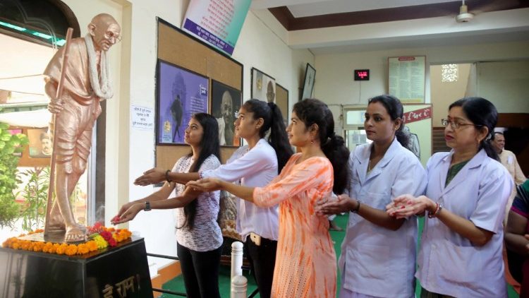 2 अक्टूबर को महात्मा गांधी की 150 वीं जयंती समारोह