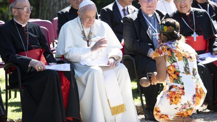 Кардинал Хюм и папа Франциск по време на Синода за Амазония