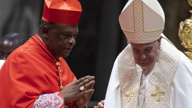 Popiežius ir kardinolas Fridolin Ambongo Besungu