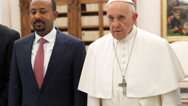 صورة من الأرشيف لرئيس الوزراء الأثيوبي مع البابا فرنسيس