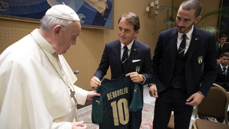 البابا فرنسيس يستقبل المنتخب الإيطالي لكرة القدم 13 تشرين الأول أكتوبر 2019