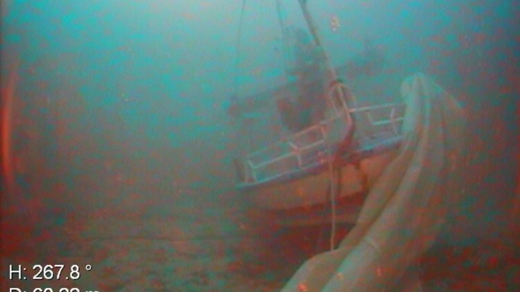 Naufragio Lampedusa: trovato barcone con 12 corpi 