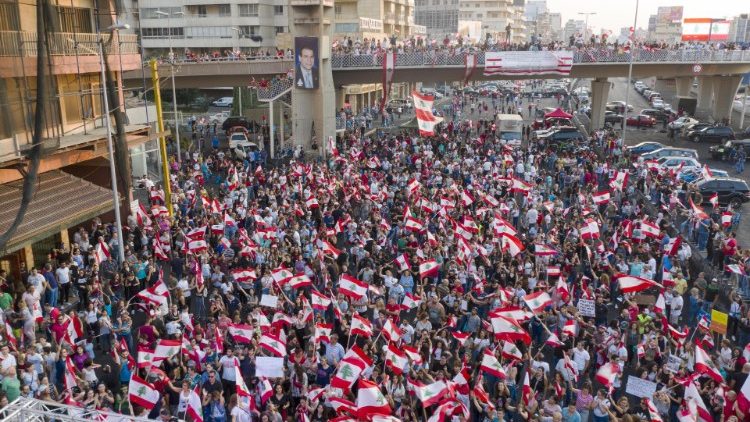 Les manifestants sortis par milliers dans les rues, ici à Jal el Dib, au nord de Beyrouth, le 22 octobre. 