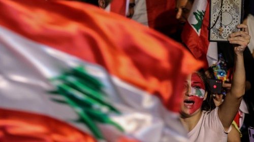 Libano: continuano le proteste. L’appello del Papa al dialogo 