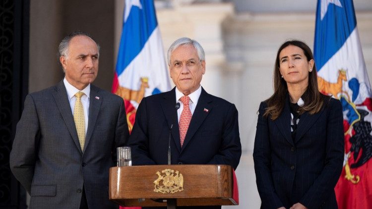 Чилийският президент Себастиан Пинера обявява невъзможността страната да домакинства конференцията за климата на ООН