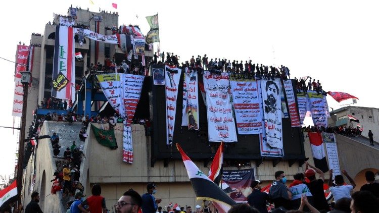 Protester på al-Tahrir torget i centrala Baghdad