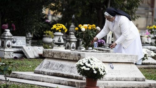 Påven efter Angelus ”Se upp för en negativ kultur kring döden och döda”