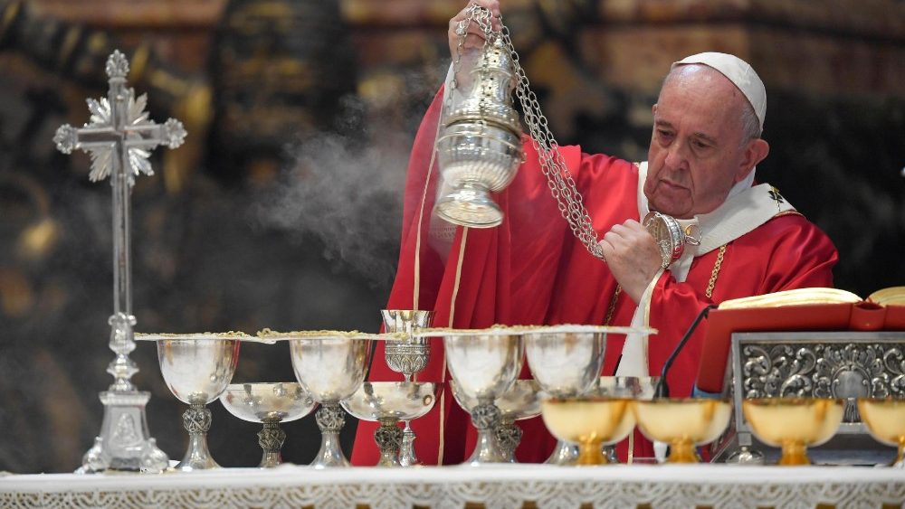 Papa: in basilica vaticana per messa per cardinali defunti