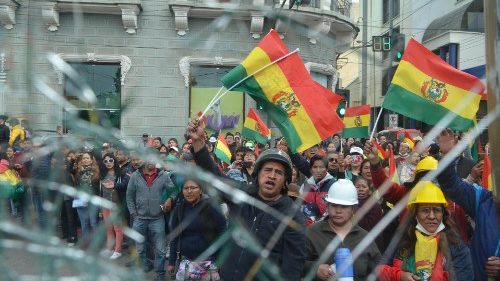 Papst an Bolivien: Ruhe bewahren