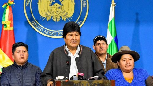 Bolivia: Evo Morales renuncia a la presidencia del país