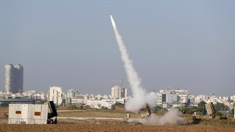 Der israelische „Iron Dome" wehrt Raketen ab - automatisiert