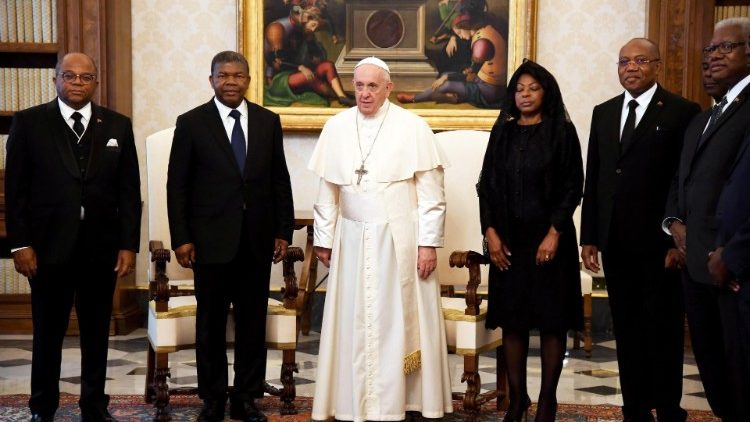 Rais Joao Lourenco wa Angola amekutana na kuzungumza na Papa Francisko mjini Vatican, tarehe 12 Novemba 2019.