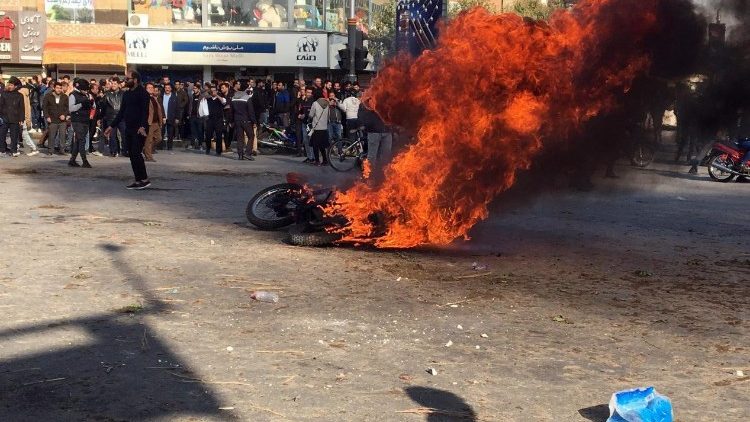 Iran, proteste di piazza