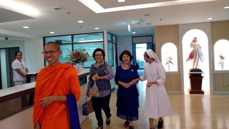 Budistų vienuolis šv. Liudviko ligoninėje Bankoke