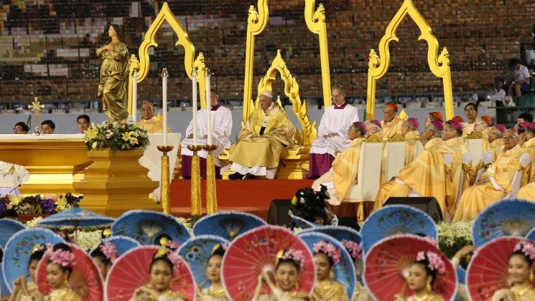 タイ・バンコクの競技場で行われた教皇ミサ　2019年11月21日
