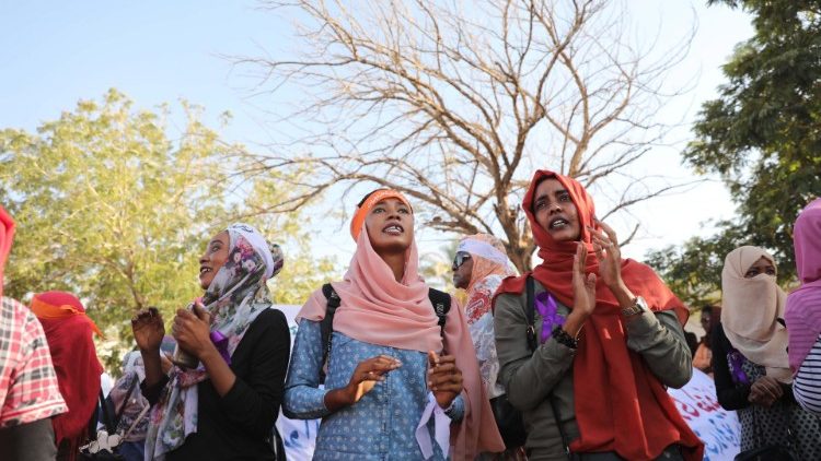 Des femmes manifestent à Kharthoum, au Soudan, le 25 novembre 2019, à l'occasion du lancement d'un mouvement de lutte contre la violence envers les femmes et les enfants. 