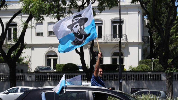 Des militants du Parti National, le parti de Luis Lacalle Pou, élu le 24 novembre 2019 en Uruguay. 
