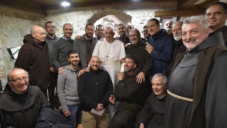 Papa com a comunidade franciscana