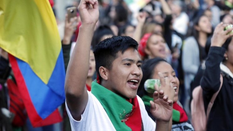 Auch Indigene nahmen an den Protesten in Bogotà teil