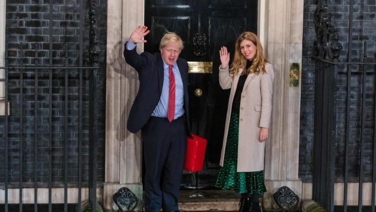 Johnson e la compagna davanti al numero 10 di Downing Street