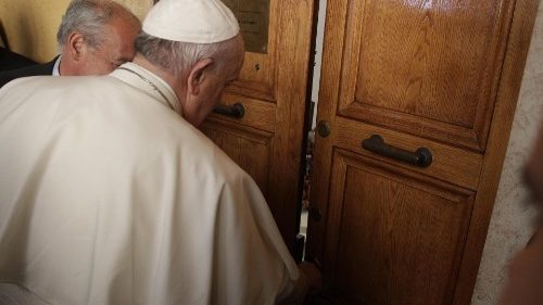 यौन दुराचार मामले में पोप ने किया परमधर्मपीठीय गोपनीयता का अंत