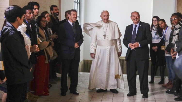Papa në selinë e re të Scholas Occurrentes