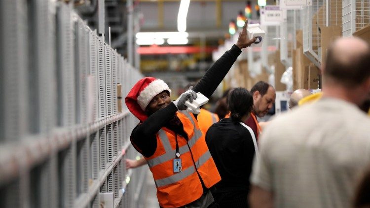 Ein Arbeiter in Mönchengladbach in Weihnachtsstimmung