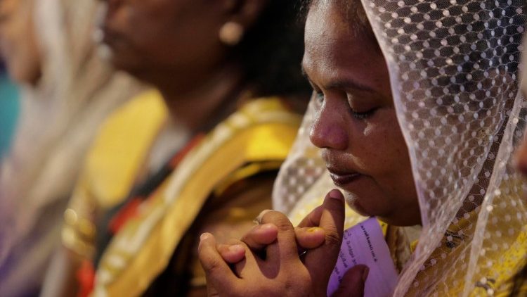 Todos os cristãos, nos vários Estados indianos e nas numerosas comunidades, “são chamados a rezar pelas famílias daqueles que perderam a vida, sofreram perseguições, para que possam viver em segurança e com a proteção necessária”