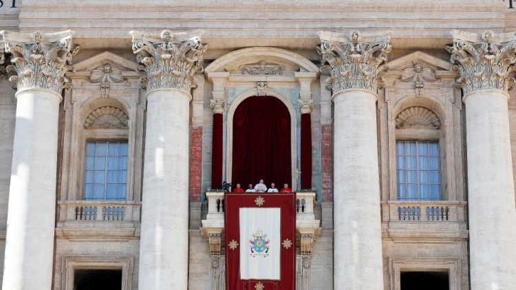 A Szent Péter bazilika pápai loggiája 