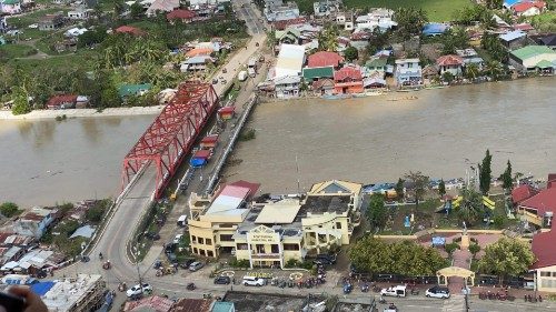 Dolor y oración del Papa por las víctimas del tifón en Filipinas