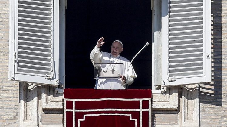 Папа Франциск на площади Святого Петра