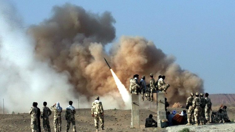 Iranische Revolutionsgarden feuern eine Zelzal-Rakete ab - Archivbild