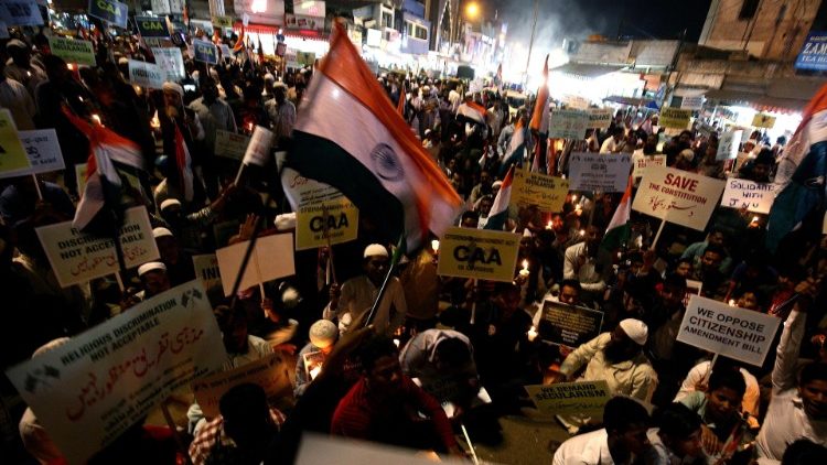 Proteste a Bangalore contro la nuova legge sulla cittadinanza