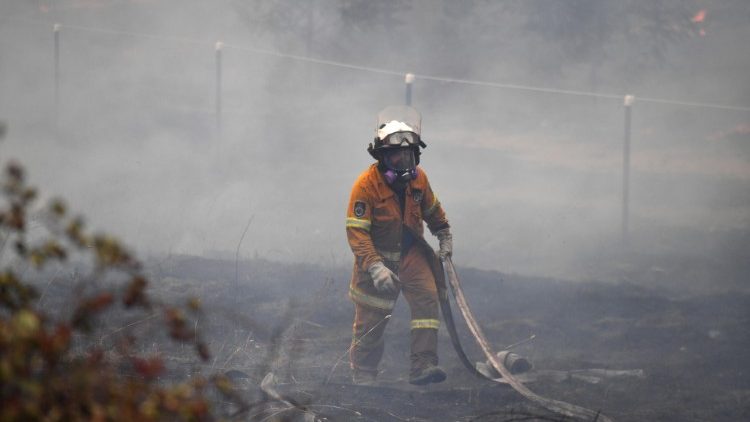 Obispos expresan su pesar por pérdida de tres bomberos en Australia