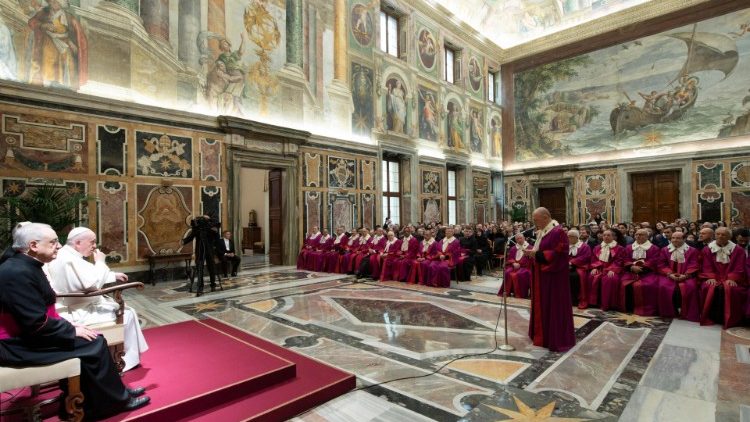 Papa Francesco incontra avvocati Sacra Rota