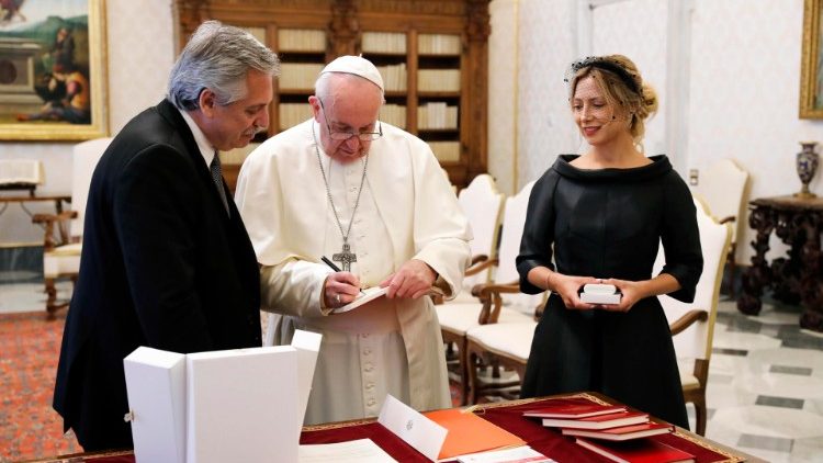 El Papa Francisco se reúne con el Presidente de Argentina Alberto Fernández