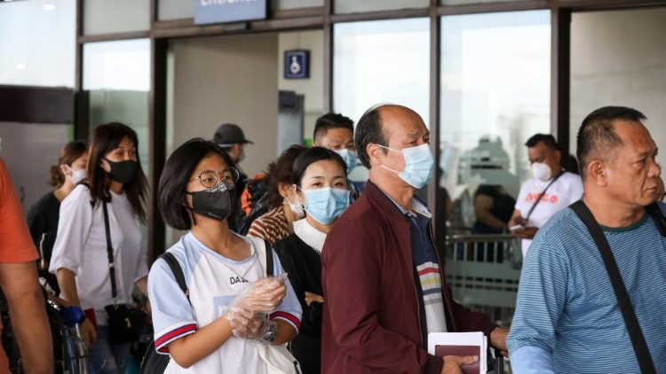 Chinese tourists stranded in Manila after travel ban to China due to coronavirus