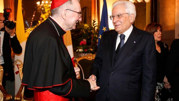 Kardinal Pietro Parolin - hier mit dem italienischen Präsidenten Mattarella - leitet das vatikanische Staatssekretariat
