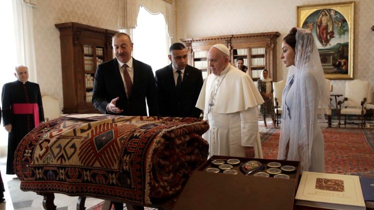  Aserbaidschans Präsident Ilham Aliyev war diesen Samstag zu einer Privataudienz bei Papst Franziskus im Vatikan