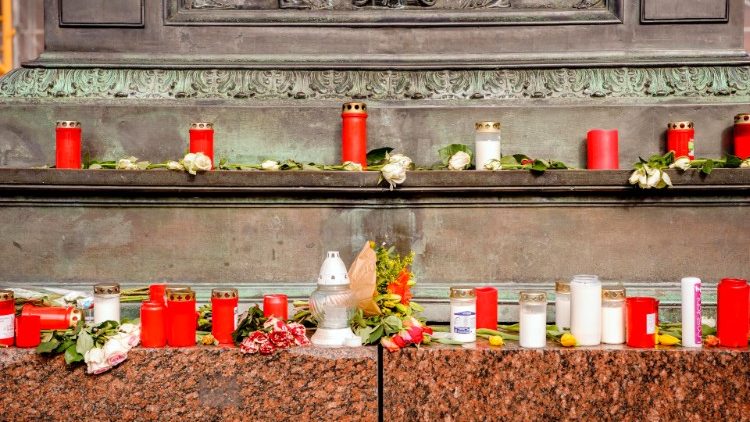 Im Gedenken an die Opfer von Hanau: Bei den Anschlägen mit rassistischem Hintergrund vom 19. Februar 2020 wurden in der hessischen Stadt zehn Personen ermordet. 