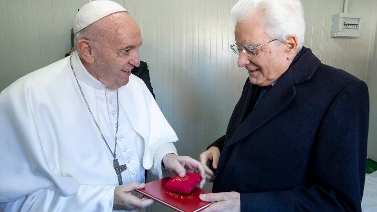 La dernière rencontre entre le Pape François et le chef de l'état italien Sergio Mattarella, le 23 février dernier à Bari. 